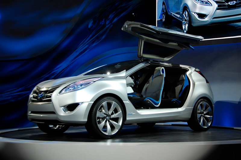 Illustration for article titled Hyundai Nuvis Concept: Hybrid Blue Drive Gives It Wings